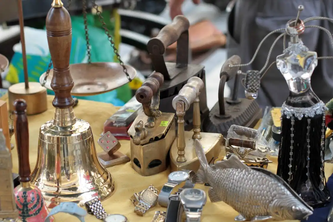 Hotels near Antique & Collectors Weekly Market