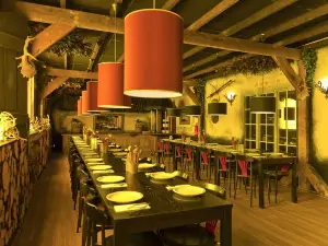 De Voltage Indoor Entertainment Center
