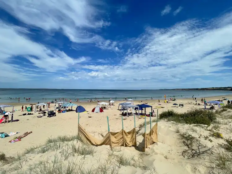 Hotels near Point Leo Beach
