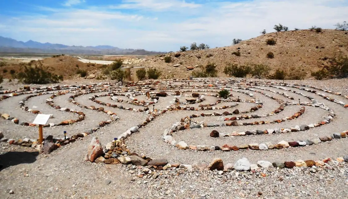 Laughlin Labyrinths附近的飯店