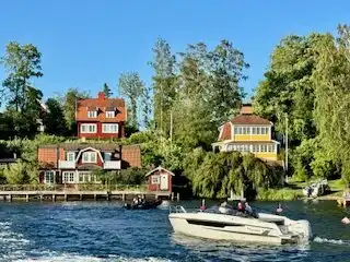 Hotels near Grinda