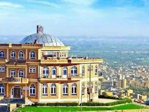 Takht-e-Safar Park.