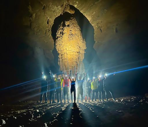 Hang Va Cave