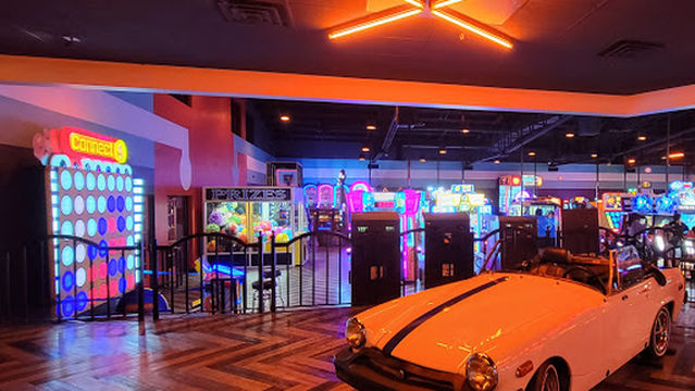 Lucky Strike Naperville