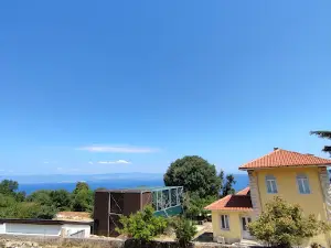 Centar za posjetitelje i oporavilište za bjeloglave supove Beli
