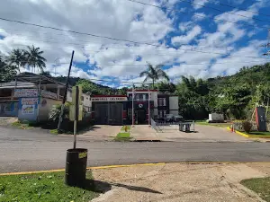 Plaza Pública Poblado Castañer