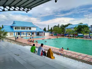 Kolam Renang Tirta Kandilo