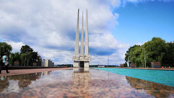 Memorial'nyy Kompleks "Tri Shtyka"
