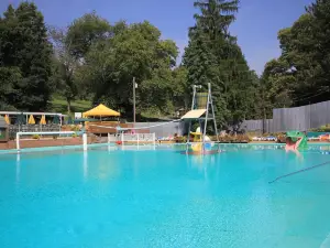 Pine Cove Beach Club & RV Resort