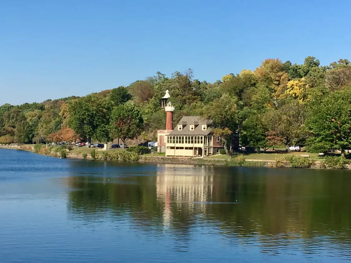 Hotels near Boathouse Row