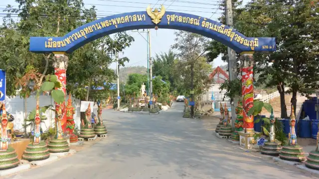 Hotels near Hutsadin Elephant Foundation