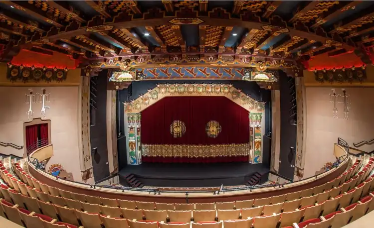 Hotels near Kimo Theatre