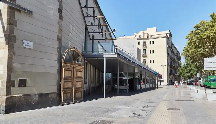Hotel dekat Centre d'Art Santa Mònica