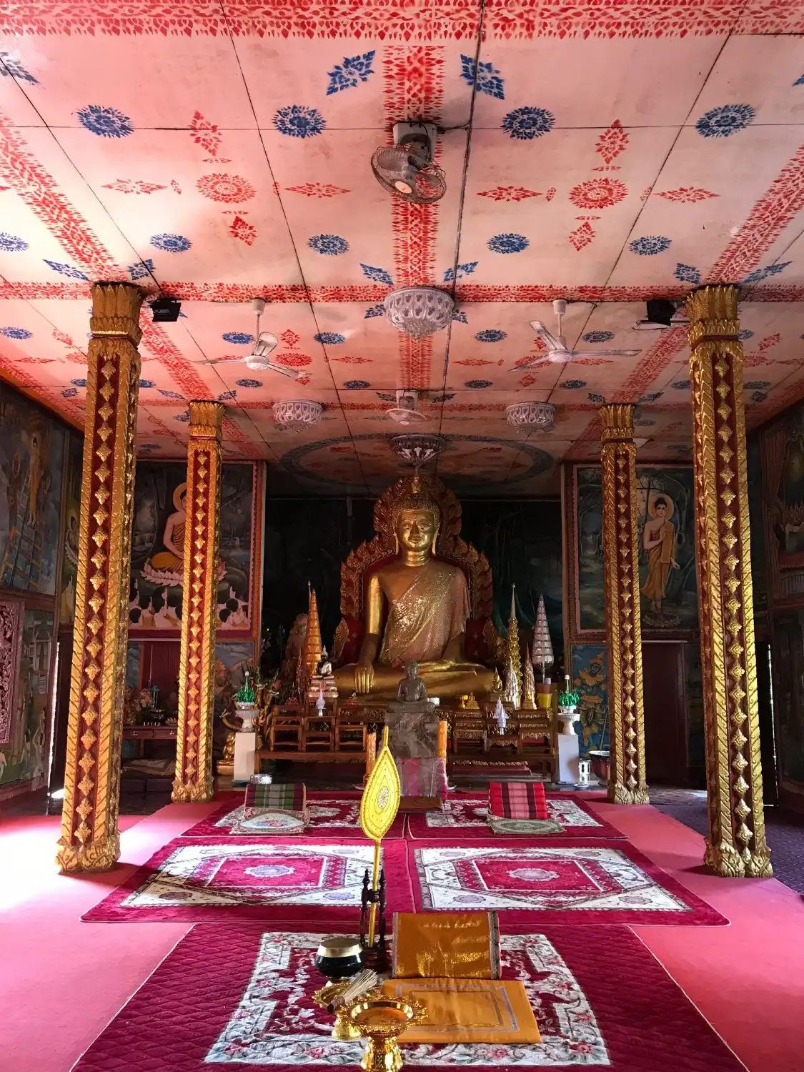 Hotels near Wat Luang