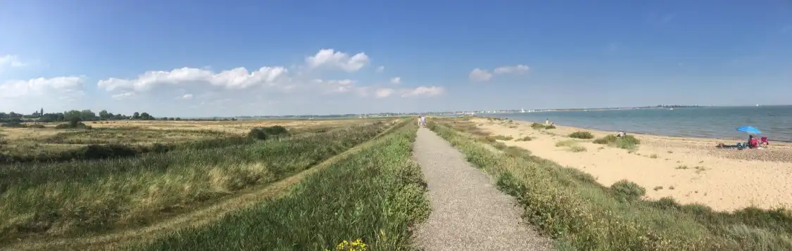 Các khách sạn gần Cudmore Grove Country Park