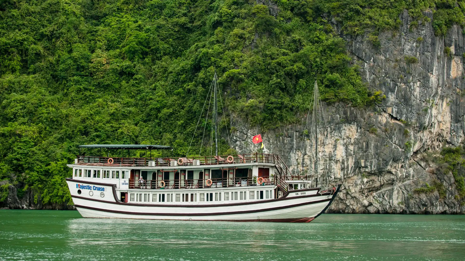 Hotels near Halong Majestic Cruise