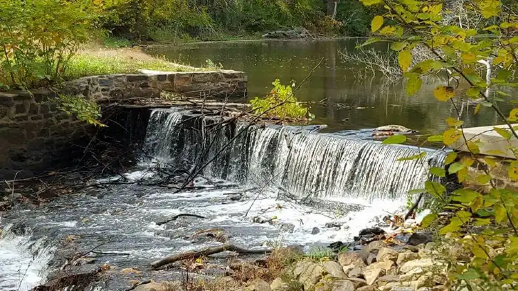 Hotel a Chester Township