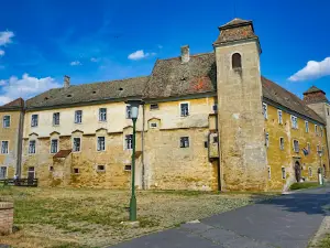 Óvári Castle