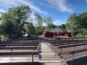 Lurens Summer Theater