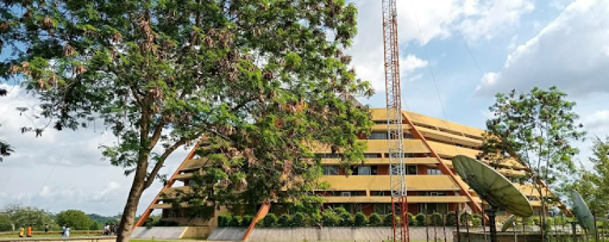 'Nimbe Adedipe Library