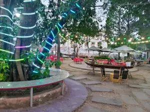 Freshwater Lake Night Market