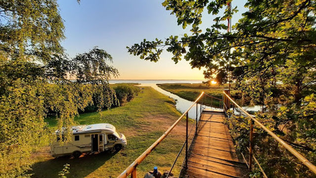 Ezerpriedes , kempings