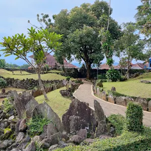 Situs Museum Taman Purbakala Cipari