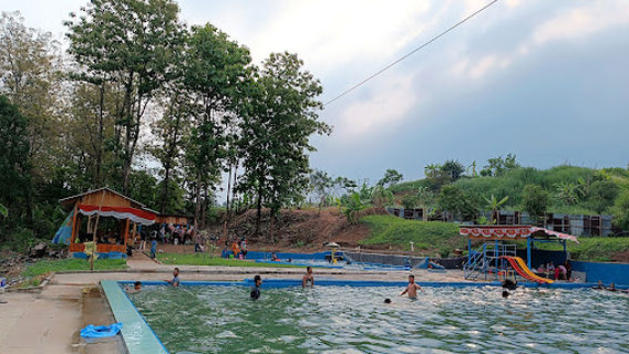 KOLAM RENANG MAHA TAMAN