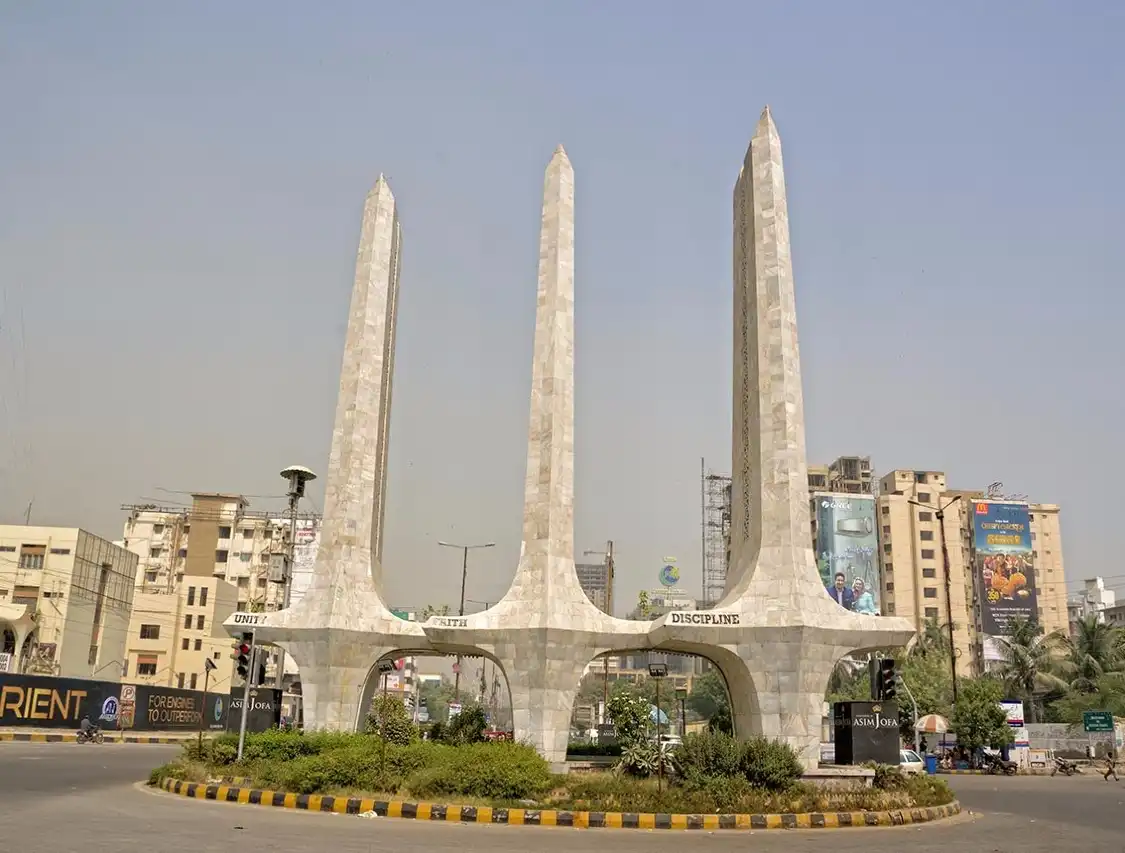 Hotels near Teen Talwar Monument
