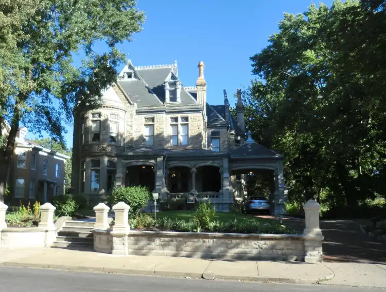 Hotels near Hall Street Historic District