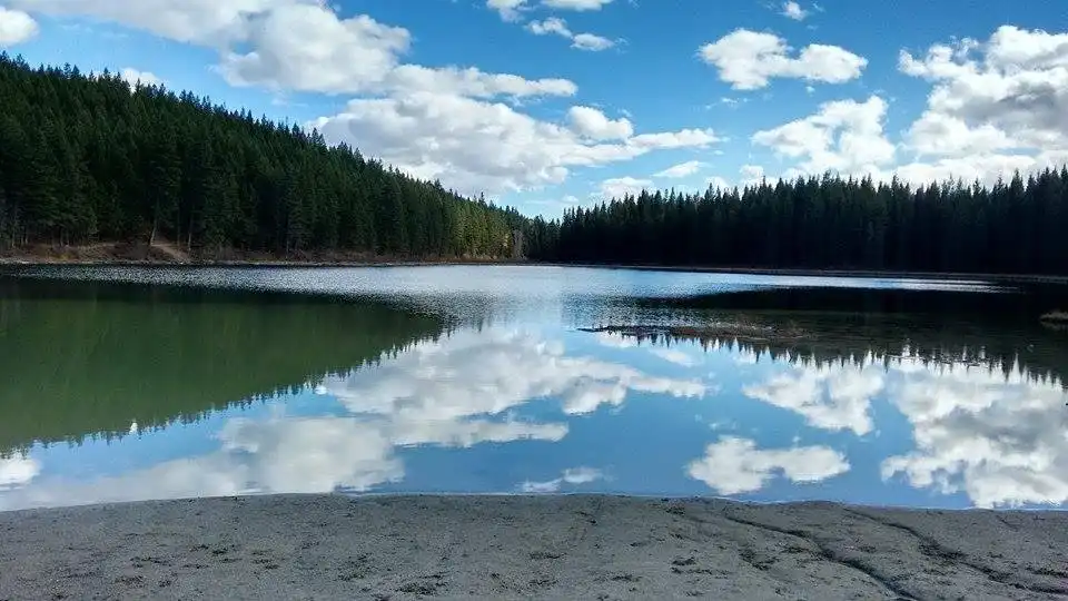 Các khách sạn gần Cedar Lake