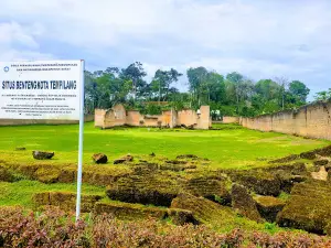 BENTENG KOTA TEMPILANG
