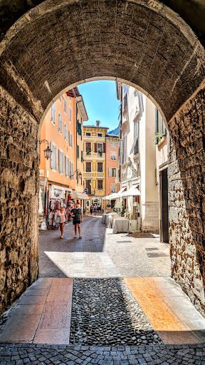 Compare 5 airports near Riva del Garda
