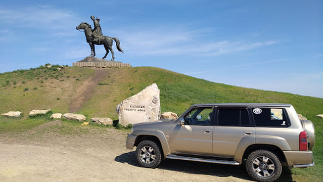 Pamyatnik Kazakam Tikhogo Dona