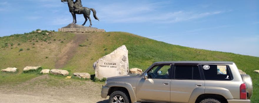 Pamyatnik Kazakam Tikhogo Dona