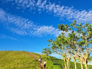 Tinawagan Hills