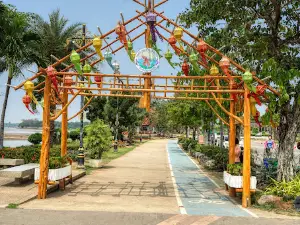 Phayao Naga Statues