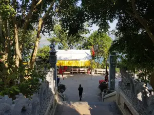 Đền Linh Sơn Thủy Từ