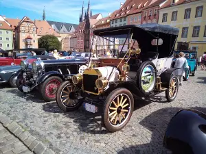 Náměstí Krále Jiřího z Poděbrad