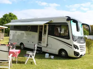 Camping le Petit Trianon de Saint Ustre