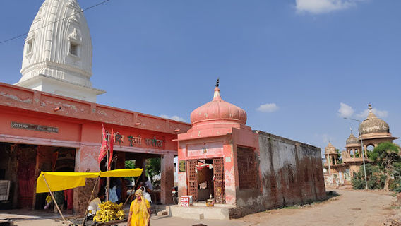 Poochari Ka Lautha Baba Temple, Govardhan