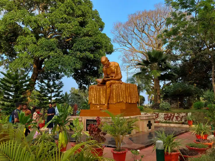 Hotels near Gandhi Park