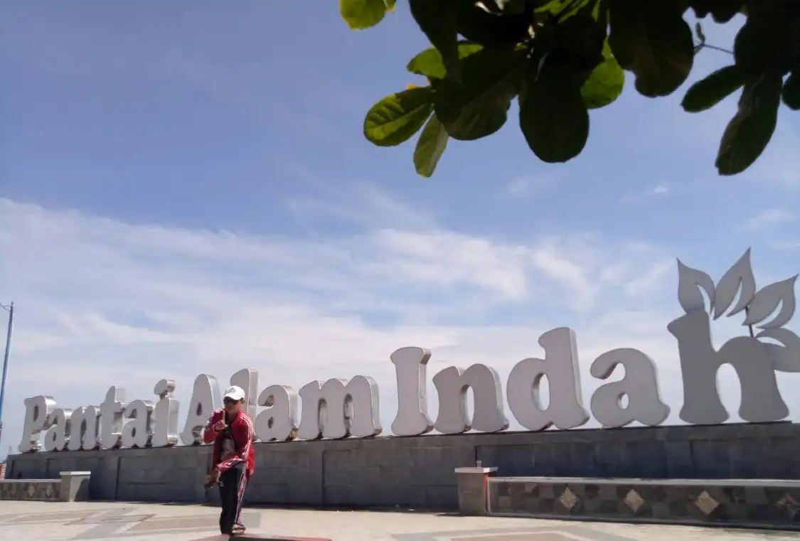 Hotels near Alam Indah Beach