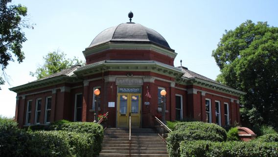 Glacier Art Museum