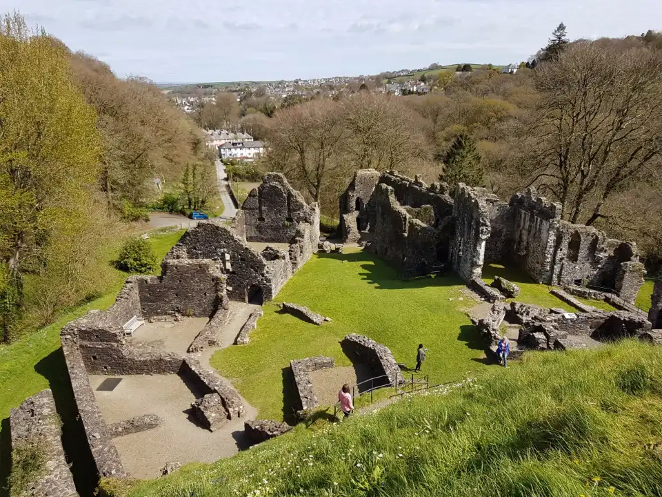 5_Okehampton Castle