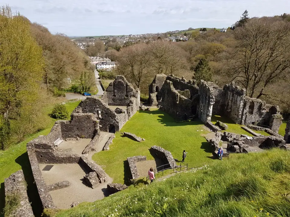 5_Okehampton Castle