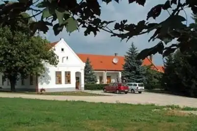 Hotels in Győrújbarát