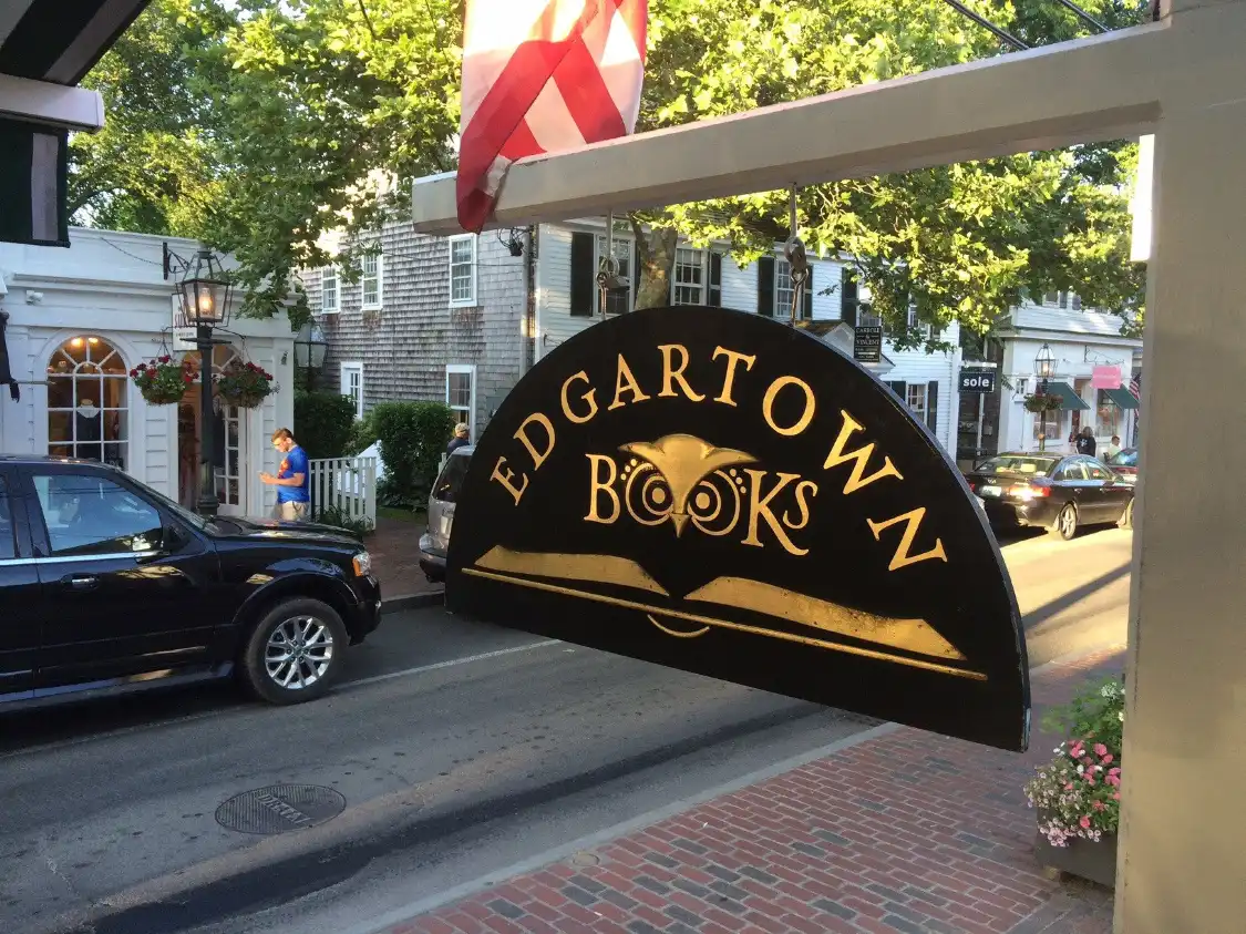 Edgartown Books附近的飯店