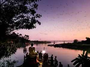 Bat Cave (လင်းနို့ဂူ)