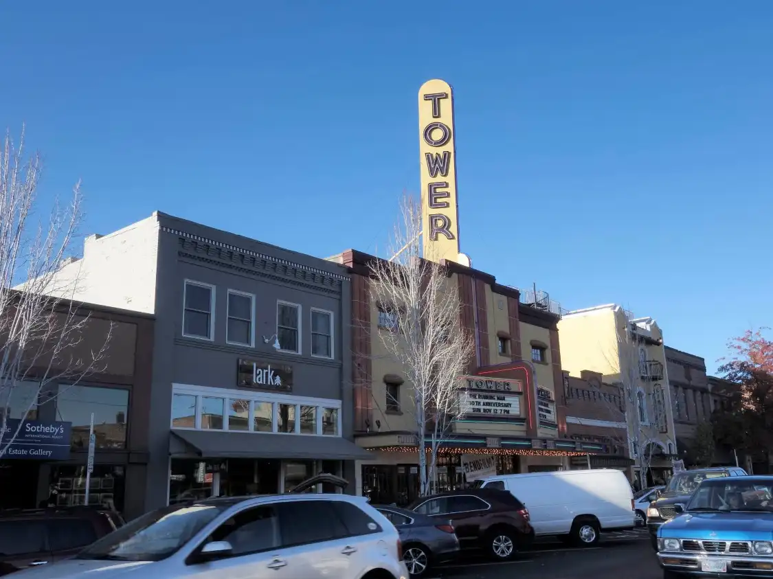 Các khách sạn gần Tower Theatre